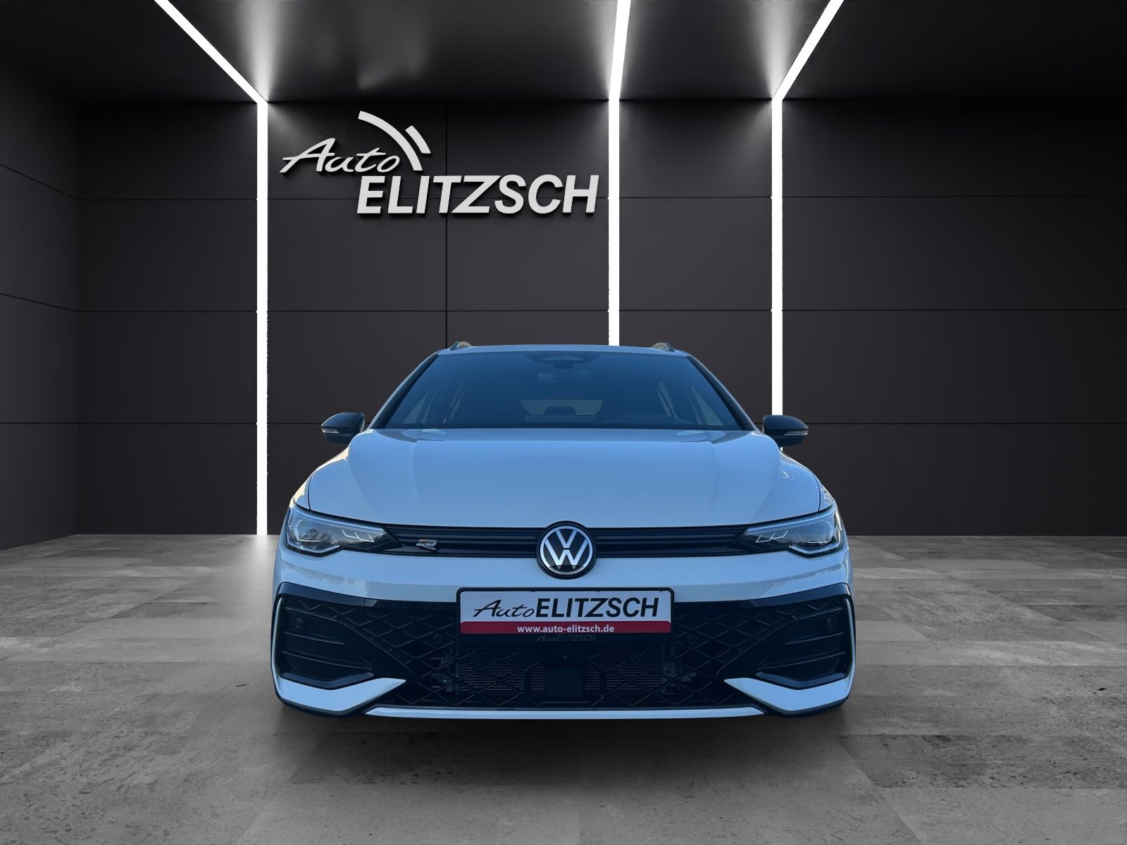Fahrzeugabbildung Volkswagen Golf VIII Variant R-Line eTSI DSG LED+ ACC AHK S