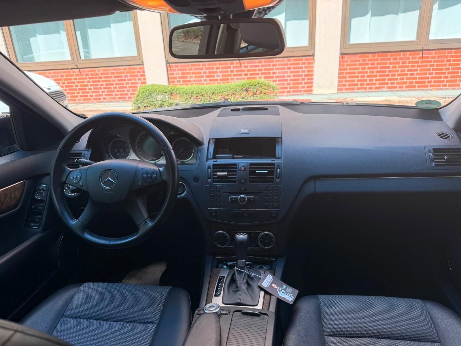 Mercedes-Benz C200 2009 — photo 13