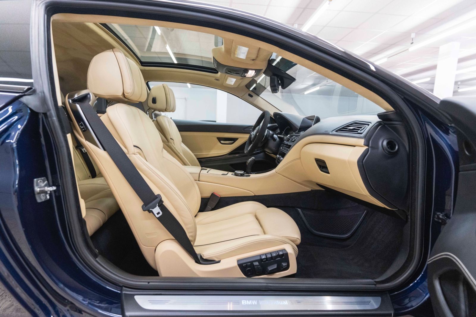 Fahrzeugabbildung BMW 650i xDrive Coupé INDIVIDUAL H&K LED KAM TOTW