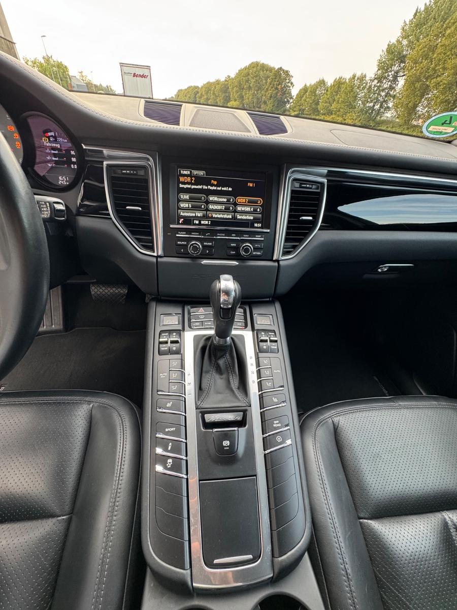 Porsche Macan S Approved 2028