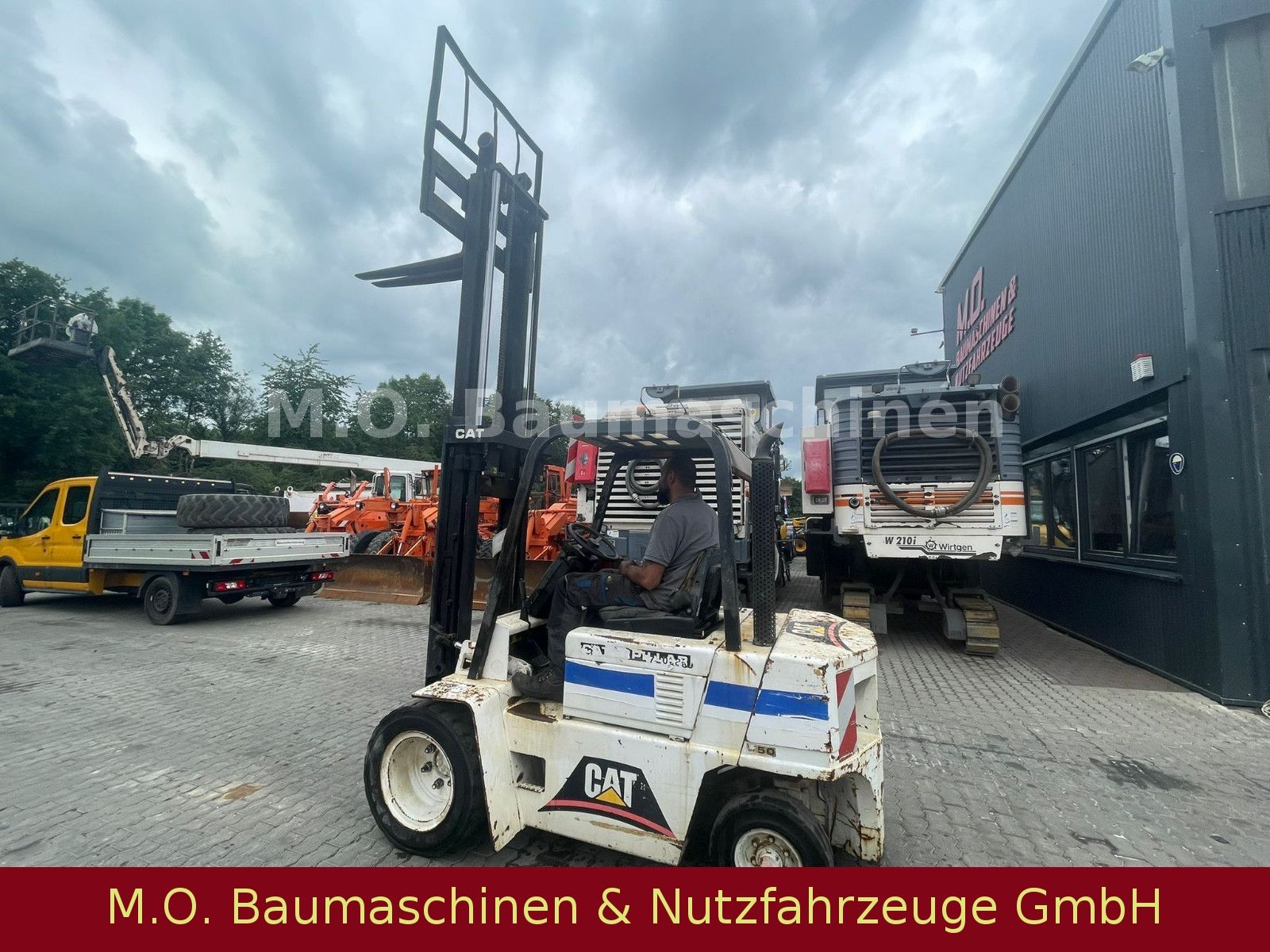 Fahrzeugabbildung CAT V 50 D / Duplex / Zwillingsbereift