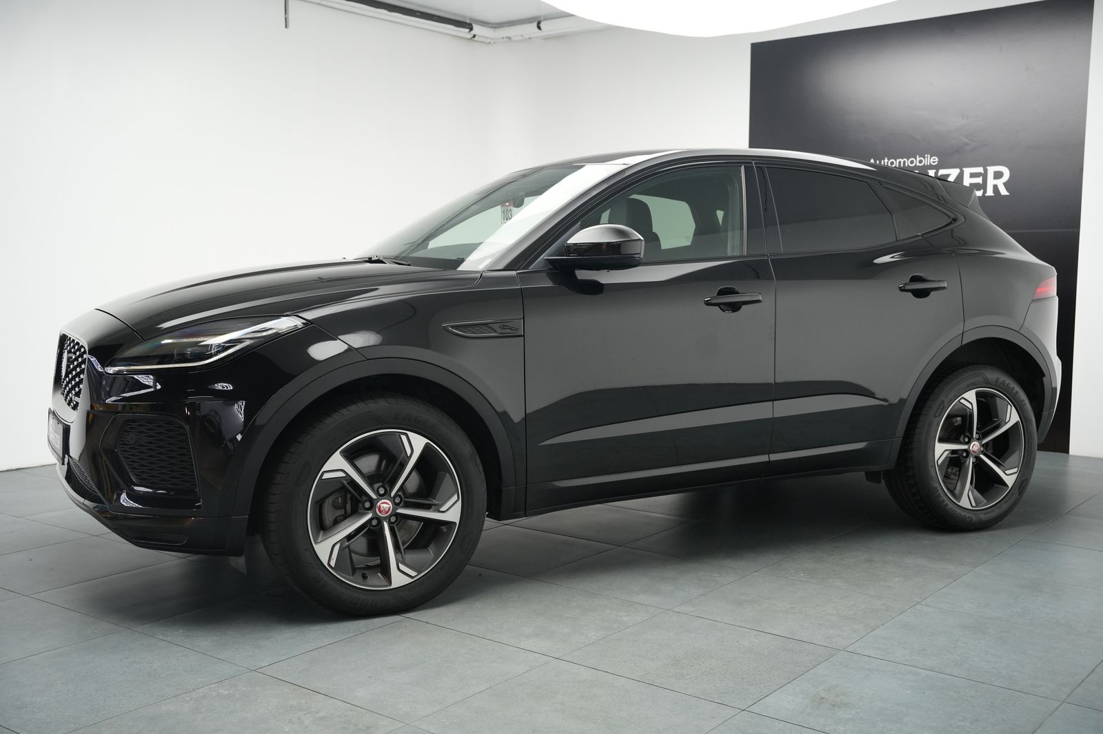 Fahrzeugabbildung Jaguar E-PACE R-Dynamic SE *Meridian*Memory*Virtual*ACC