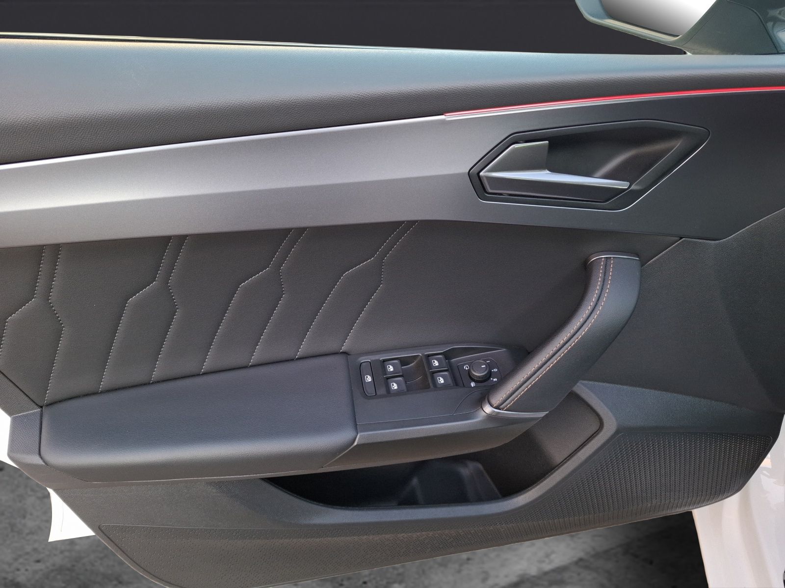 Fahrzeugabbildung CUPRA Leon ST VZ DSG 4Drive LED AHK Navi Beats LHZ ACC