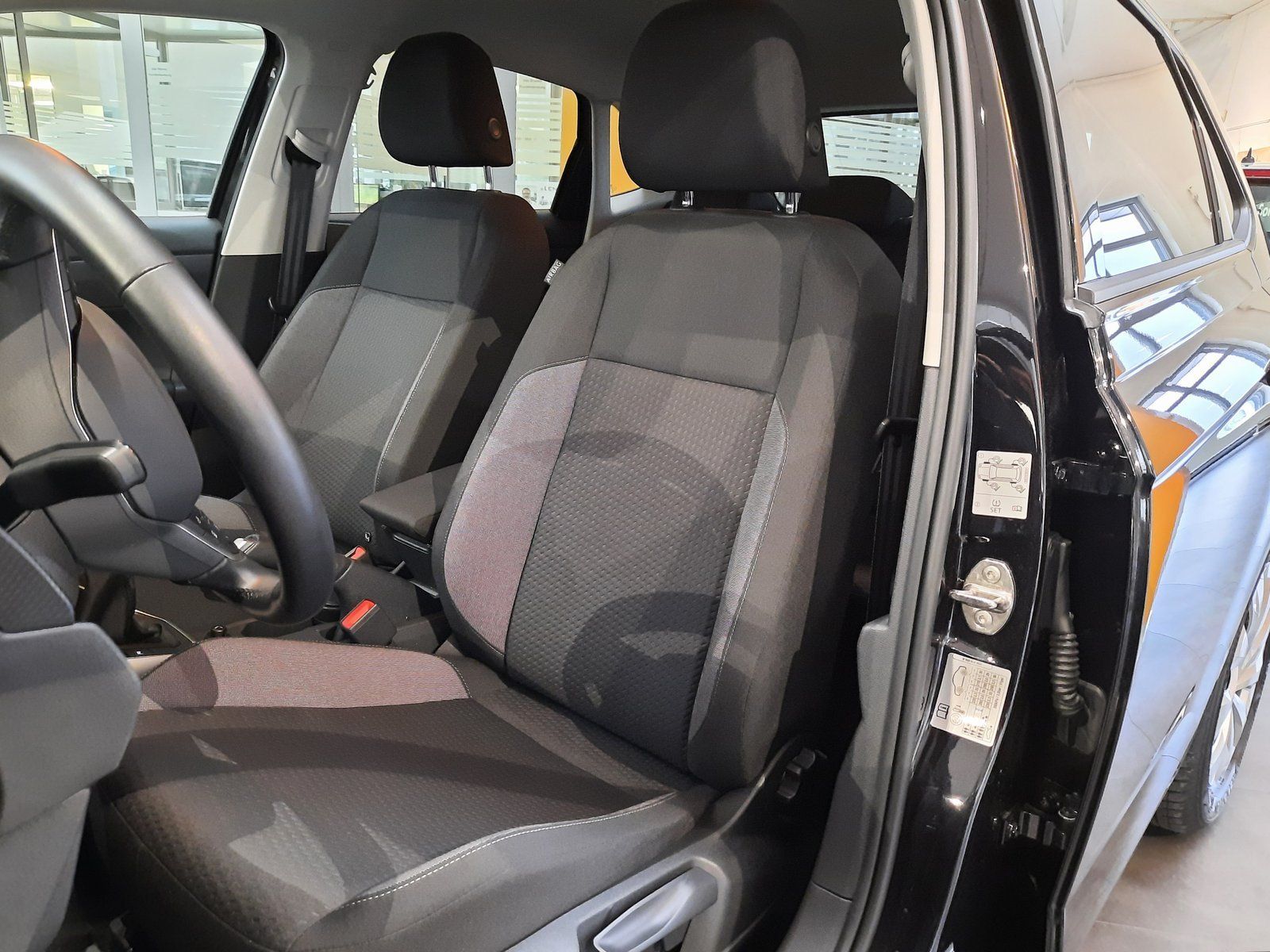 Fahrzeugabbildung Volkswagen Polo Life *Navi*Cam*LED*Sitzhzg.*Einparkh.*AppC*