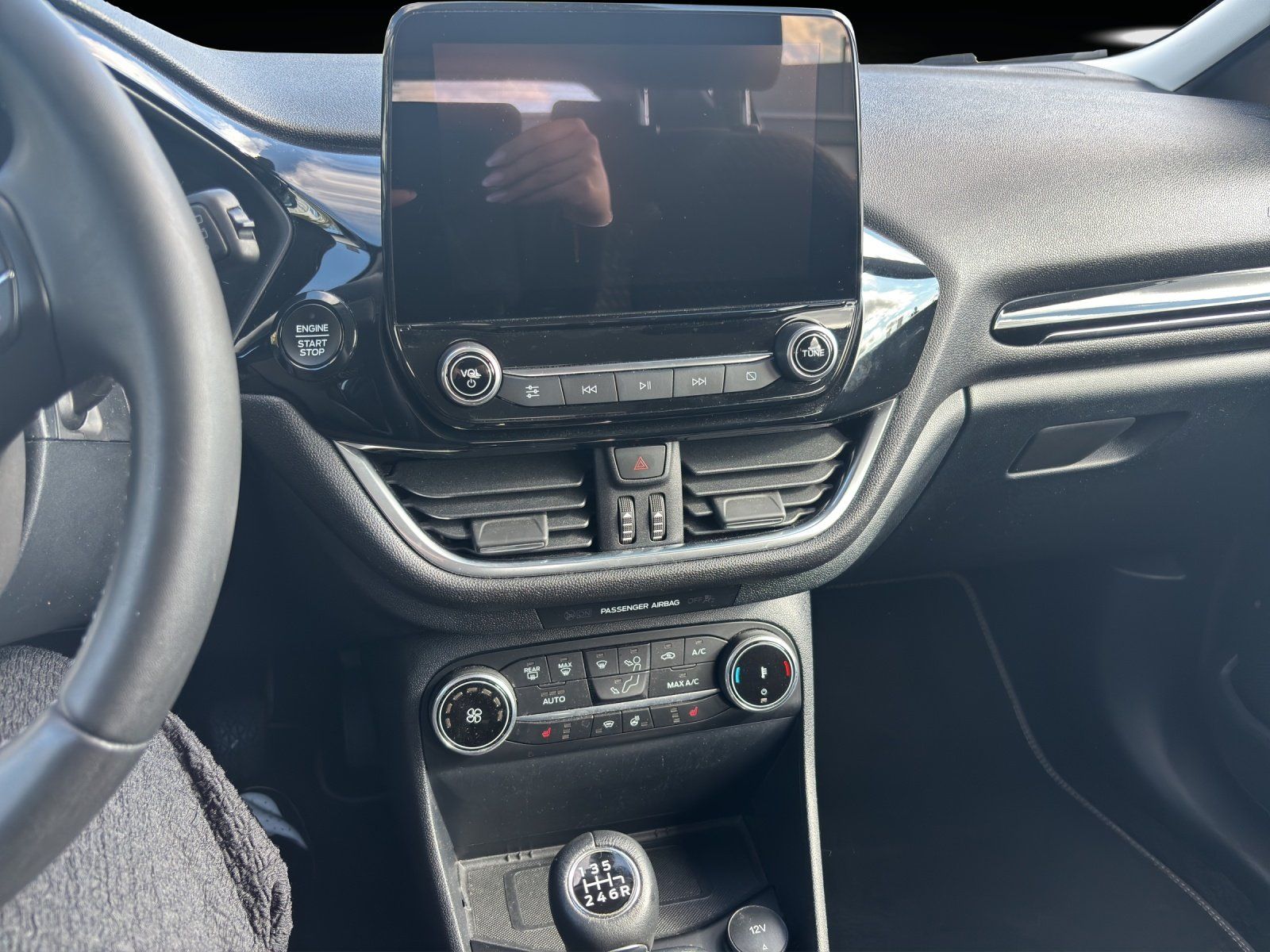 Fahrzeugabbildung Ford Fiesta 1.0 Titanium X LED/PDC/NAVI/SHZ/B&O/LHZ/