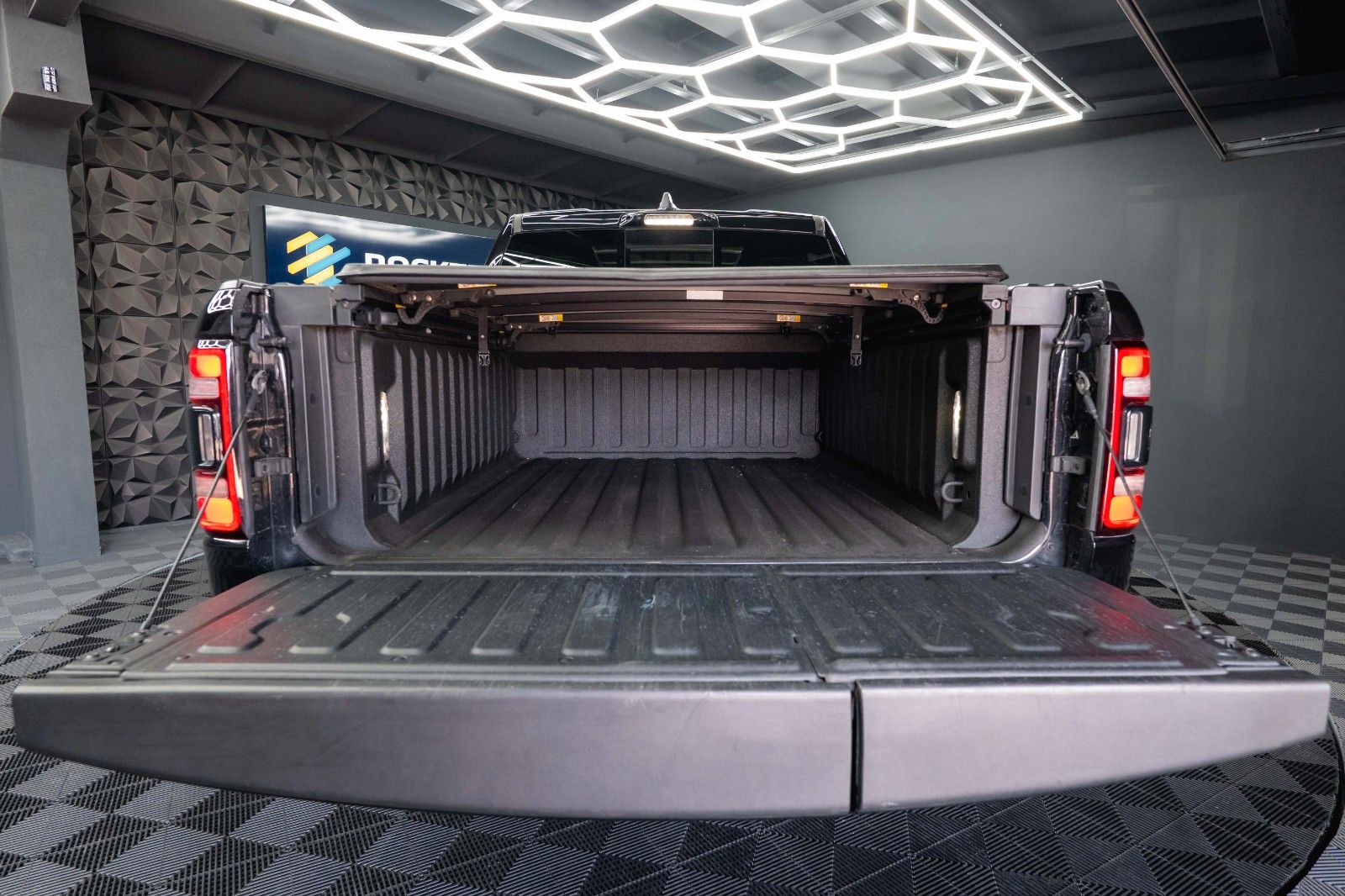 Fahrzeugabbildung Dodge RAM 5.7 V8 HEMI 4x4 LIMITED Offroad 100% Options