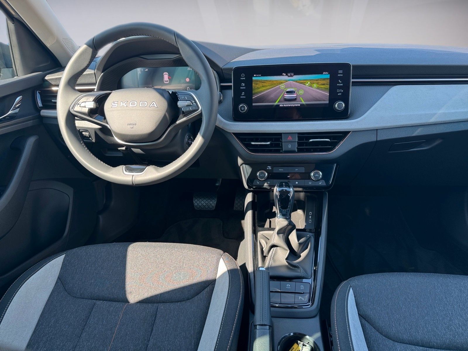 Fahrzeugabbildung SKODA Kamiq Selection 1.5TSI