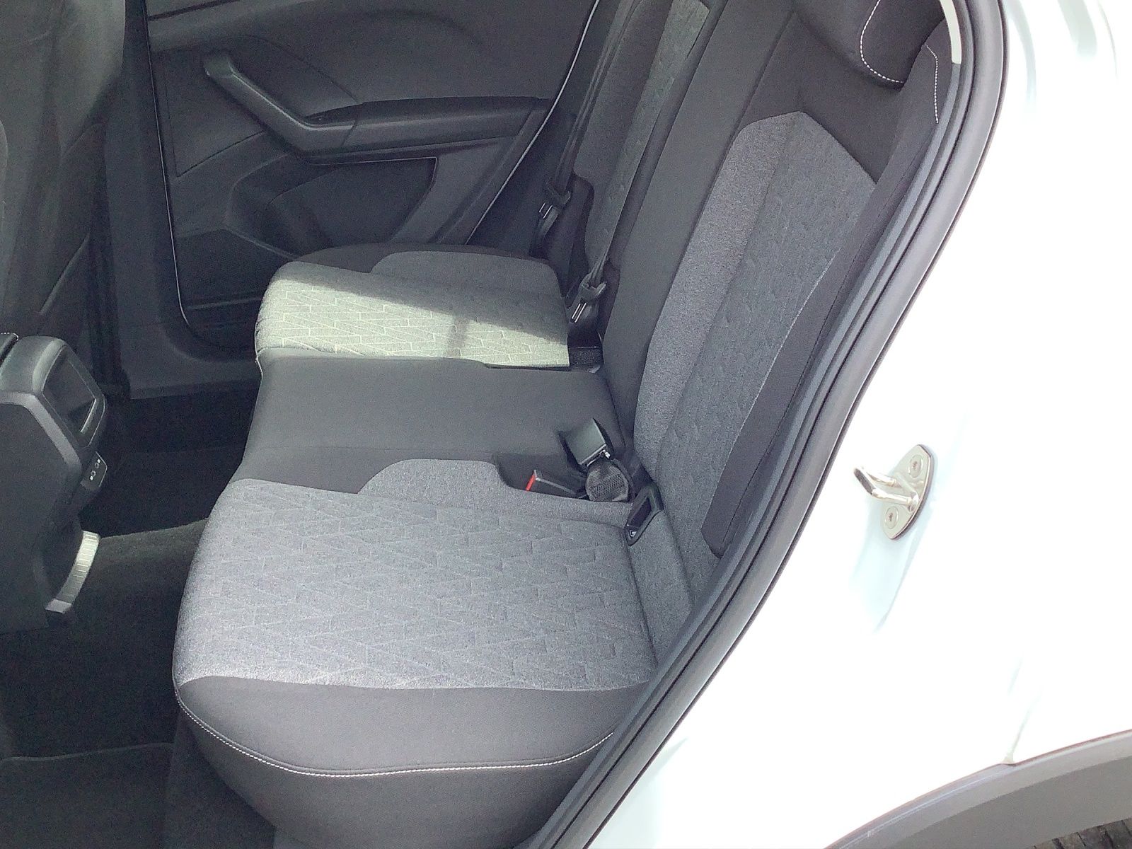 Fahrzeugabbildung Volkswagen T-Cross DSG AHK Kamera ACC Navi LED