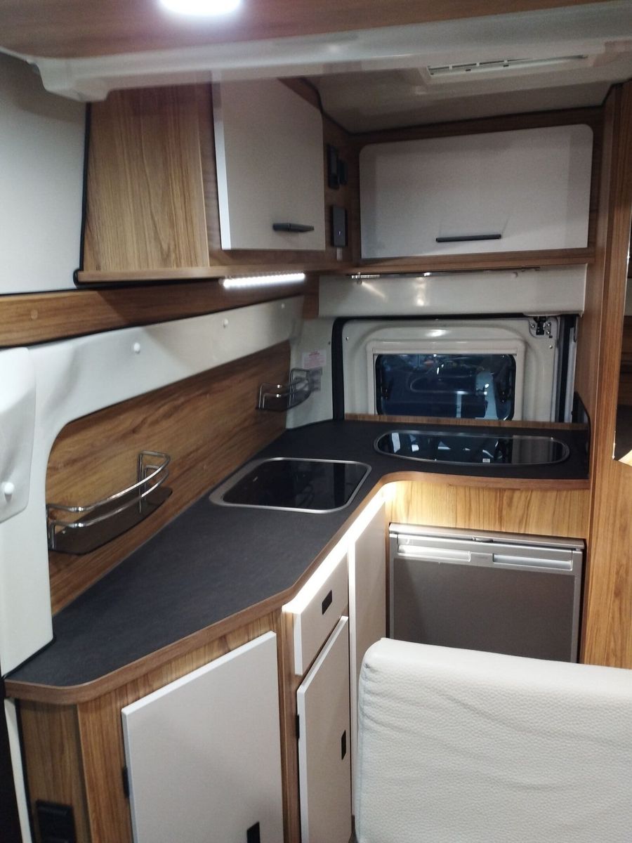 Fahrzeugabbildung Karmann Dexter DE 550 140 PS, Rückfahrkamera