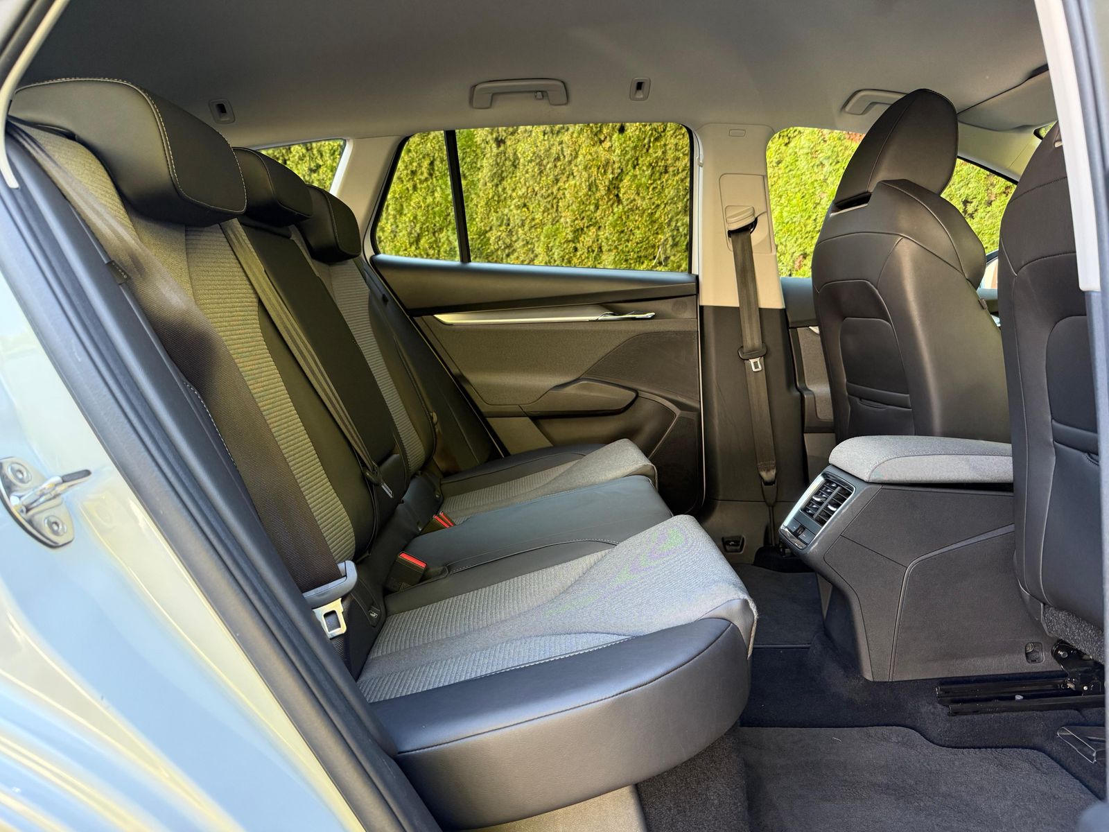 Fahrzeugabbildung SKODA Enyaq 80 Loft CCS+WÄPU+NAV+SHZ+KAM+ACC+AMBI+CARP