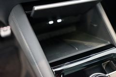 VW Tiguan 1.5 eTSI R-Line | Pano | HuD | AHK | 20" VW Tiguan 1.5 eTSI R-Line | Pano | HuD | AHK | 20"