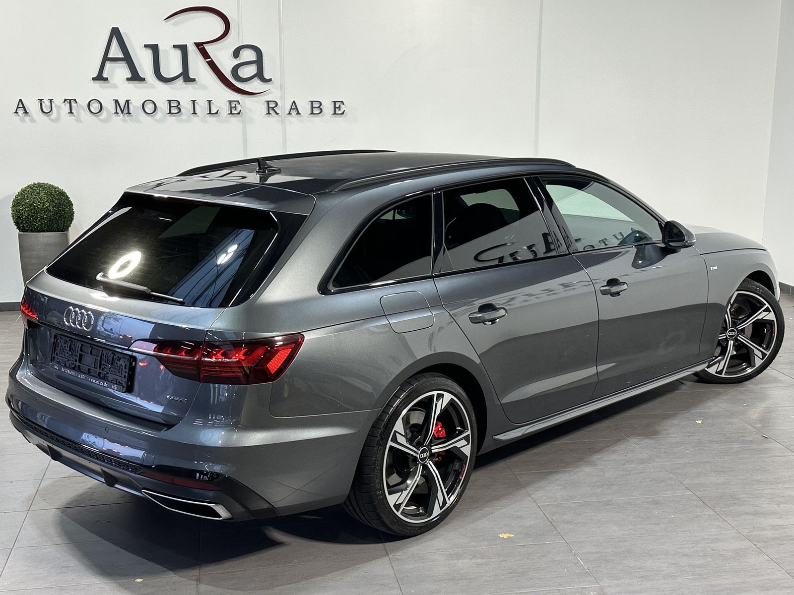 Fahrzeugabbildung Audi A4 Avant 45 TFSI Qu S-Line Black NAV+LED+19ZOLL