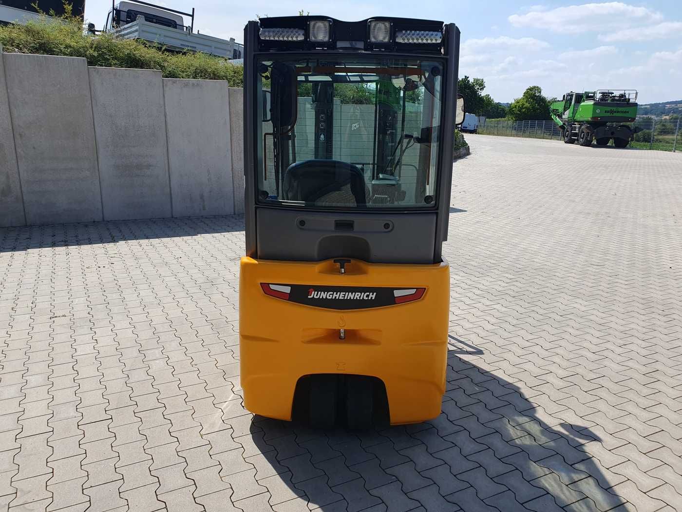 Fahrzeugabbildung Jungheinrich EFG 215 / Triplex 4.25m / SS / nur 1.680h / 2021