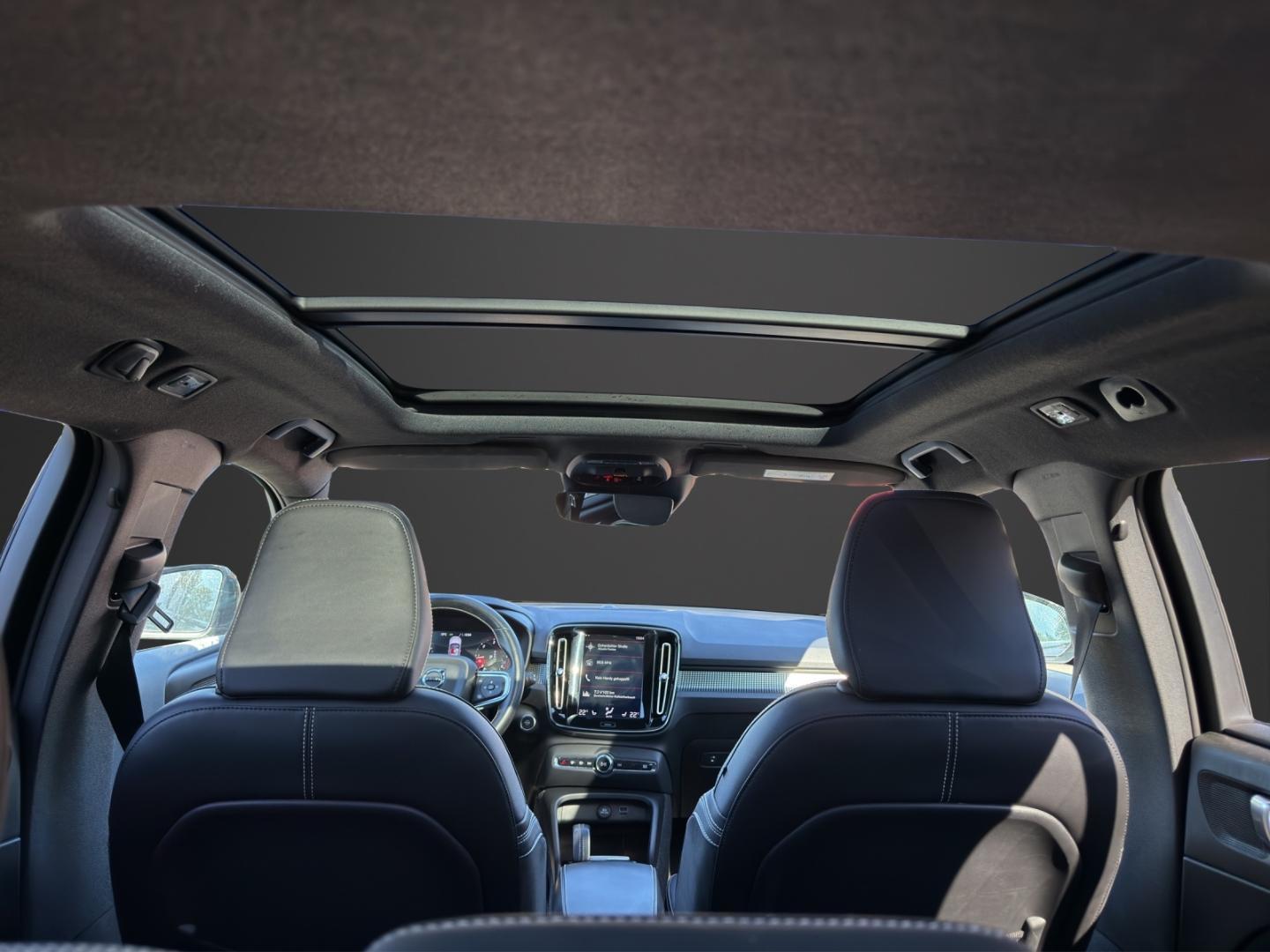 Volvo XC40 D4 AWD R-Design StandHZG Navi Leder Digital