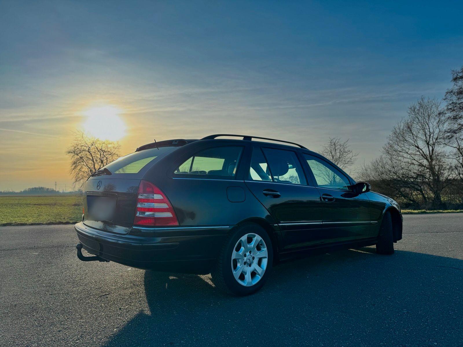 Mercedes-Benz C220 2005 — photo 7