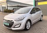 Hyundai i30 1.6 CRDi FIFA World Cup Edition NAVI SHZ PAN - Hyundai i30 mit Diesel-Antrieb: Kombi