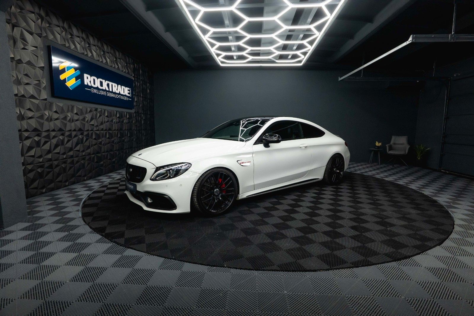 Fahrzeugabbildung Mercedes-Benz C 63 AMG Coupe Edition 1 Night Carbon *ACC*LED*