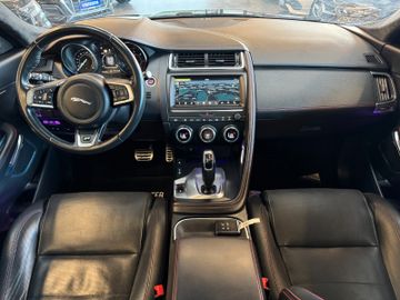 Jaguar E-Pace *HEAD-UP*PANO*MEMORY*KEYLESS*ACC*NAV*