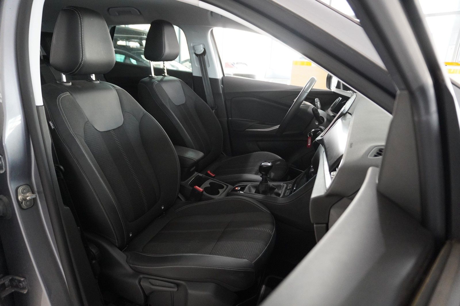 Fahrzeugabbildung Opel Grandland (X) 1.2T GS SPORT NAVI/LED/VIRT./DAB+