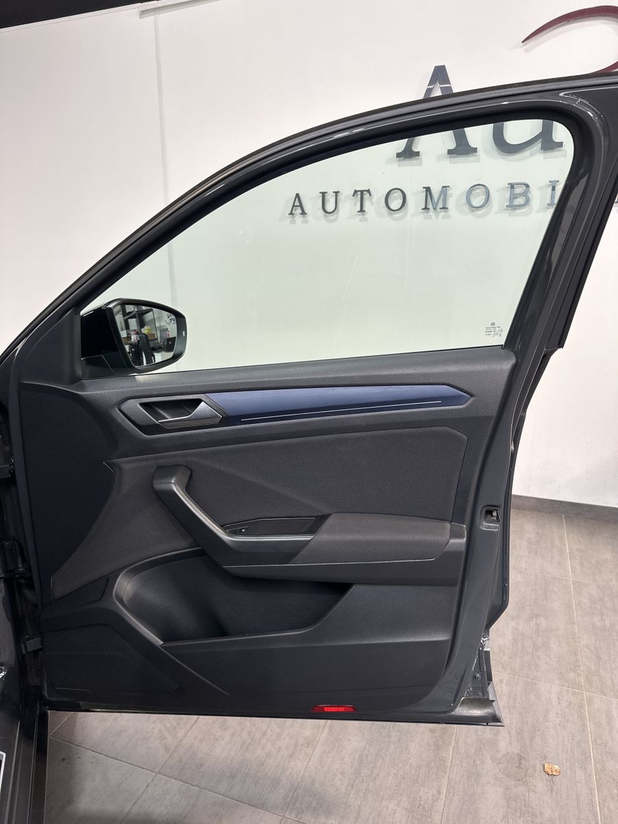 Fahrzeugabbildung Volkswagen T-Roc 2.0 TDI DSG Style NAV+ACC+KAM+VCOCK+PP+1HD