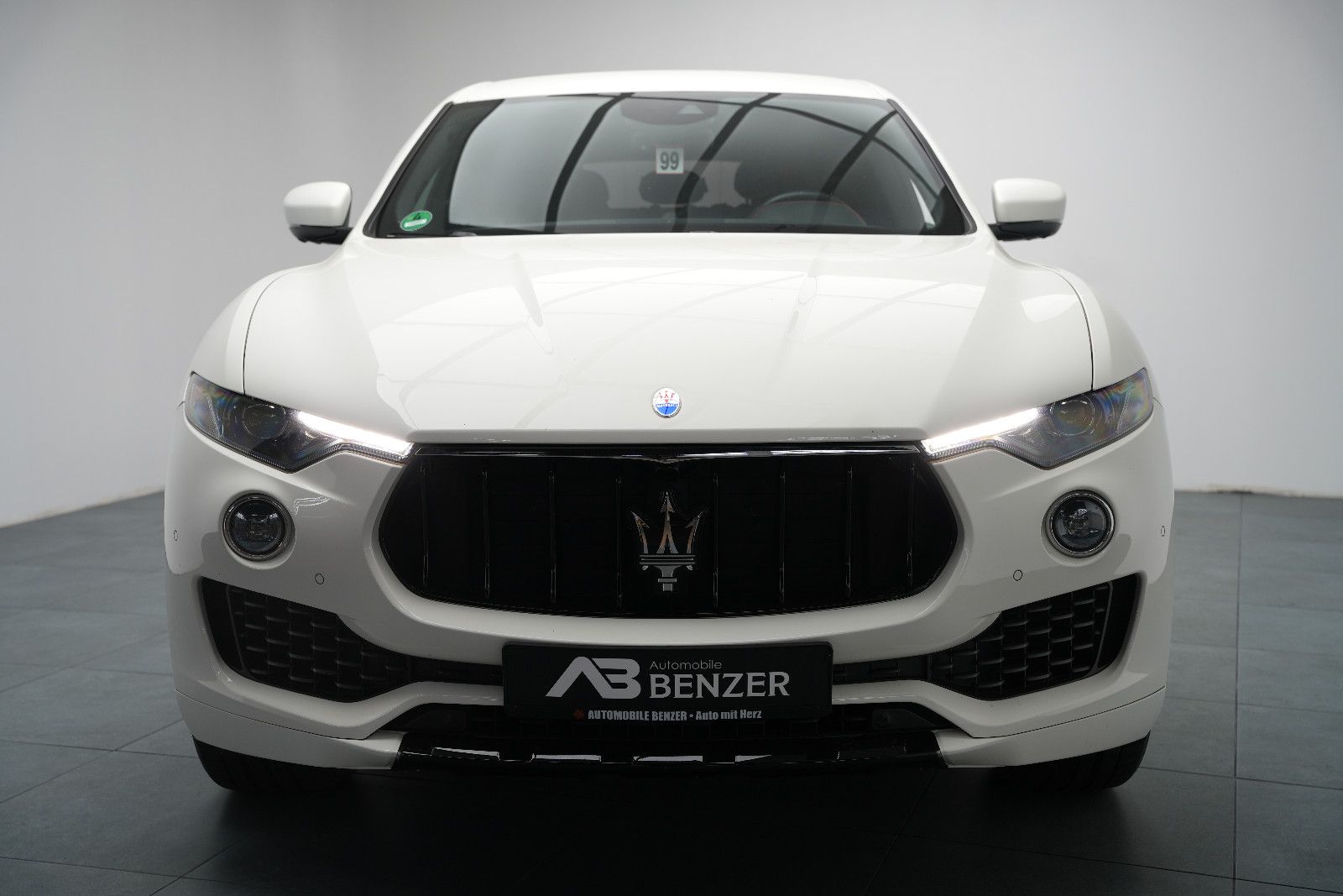Fahrzeugabbildung Maserati Levante S/CARBON/HARMAN-KARDON/KAMERA/BRD