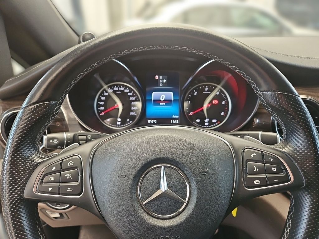 Fahrzeugabbildung Mercedes-Benz V 300 d Avantgarde Edition lang AMG 2,5AHK Tisch