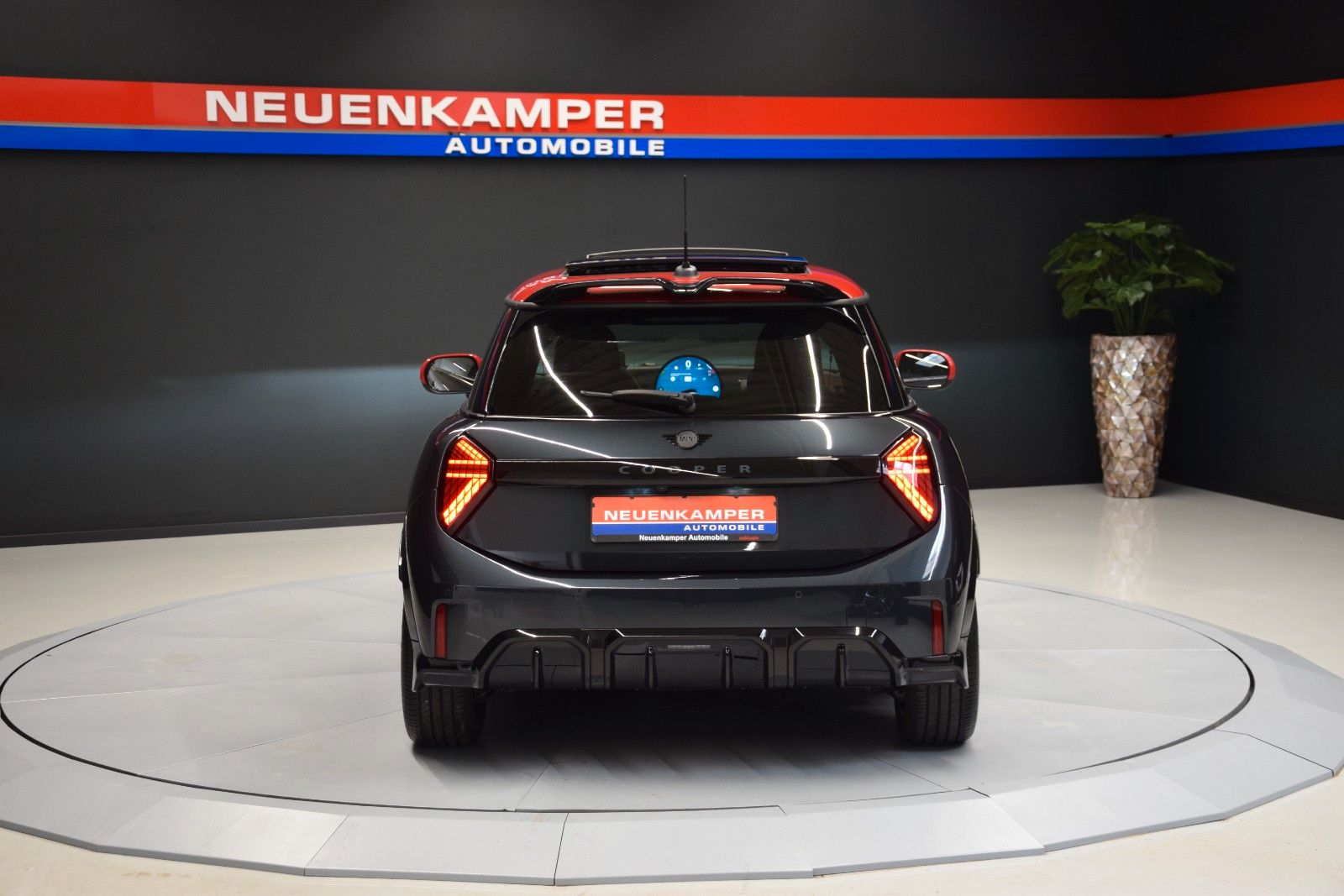 Fahrzeugabbildung MINI Cooper C John Cooper Works Trim L HuD Leder Ambi