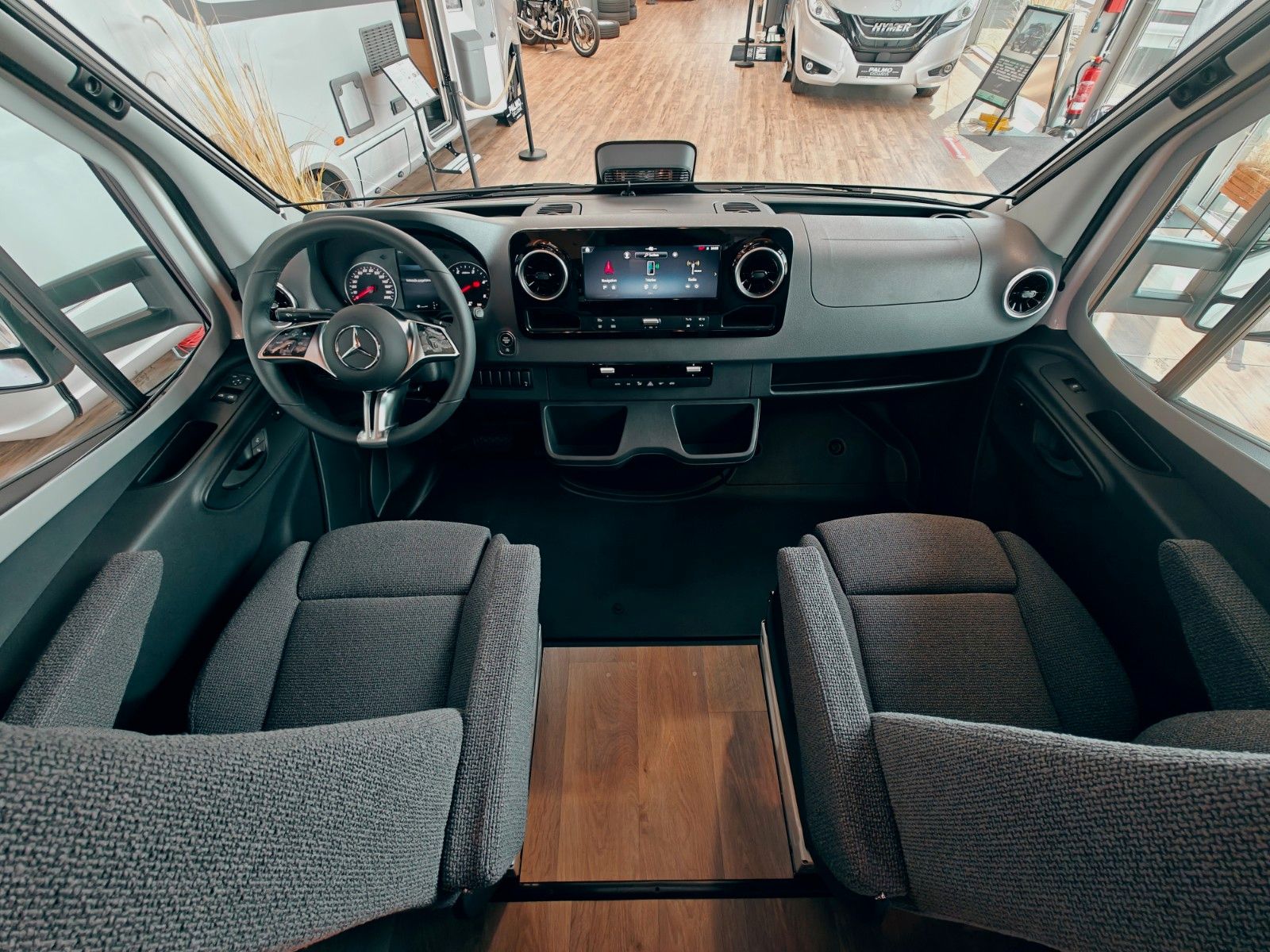 Fahrzeugabbildung HYMER / ERIBA / HYMERCAR TRAMP S 680 PREMIUM - 2025