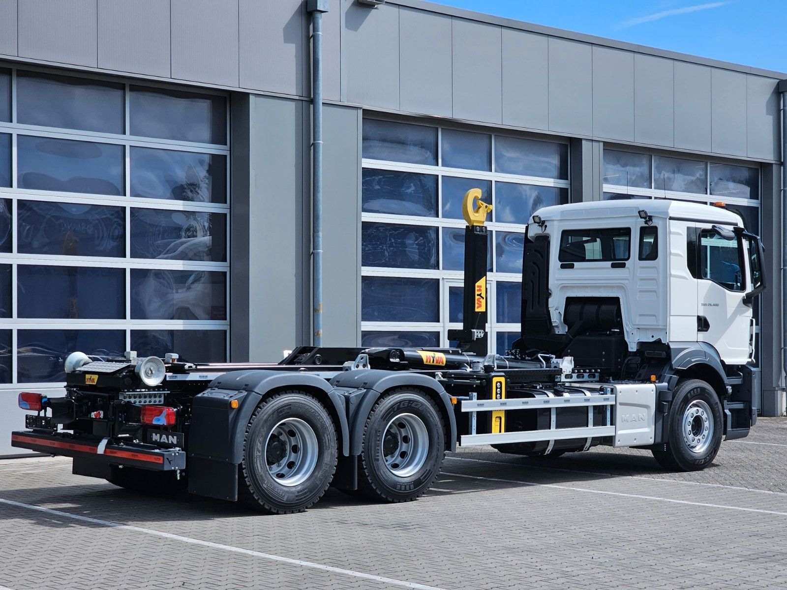 Fahrzeugabbildung MAN TGS 26.480 Abrollkipper HYVA 20-60-S / 7m Cont.