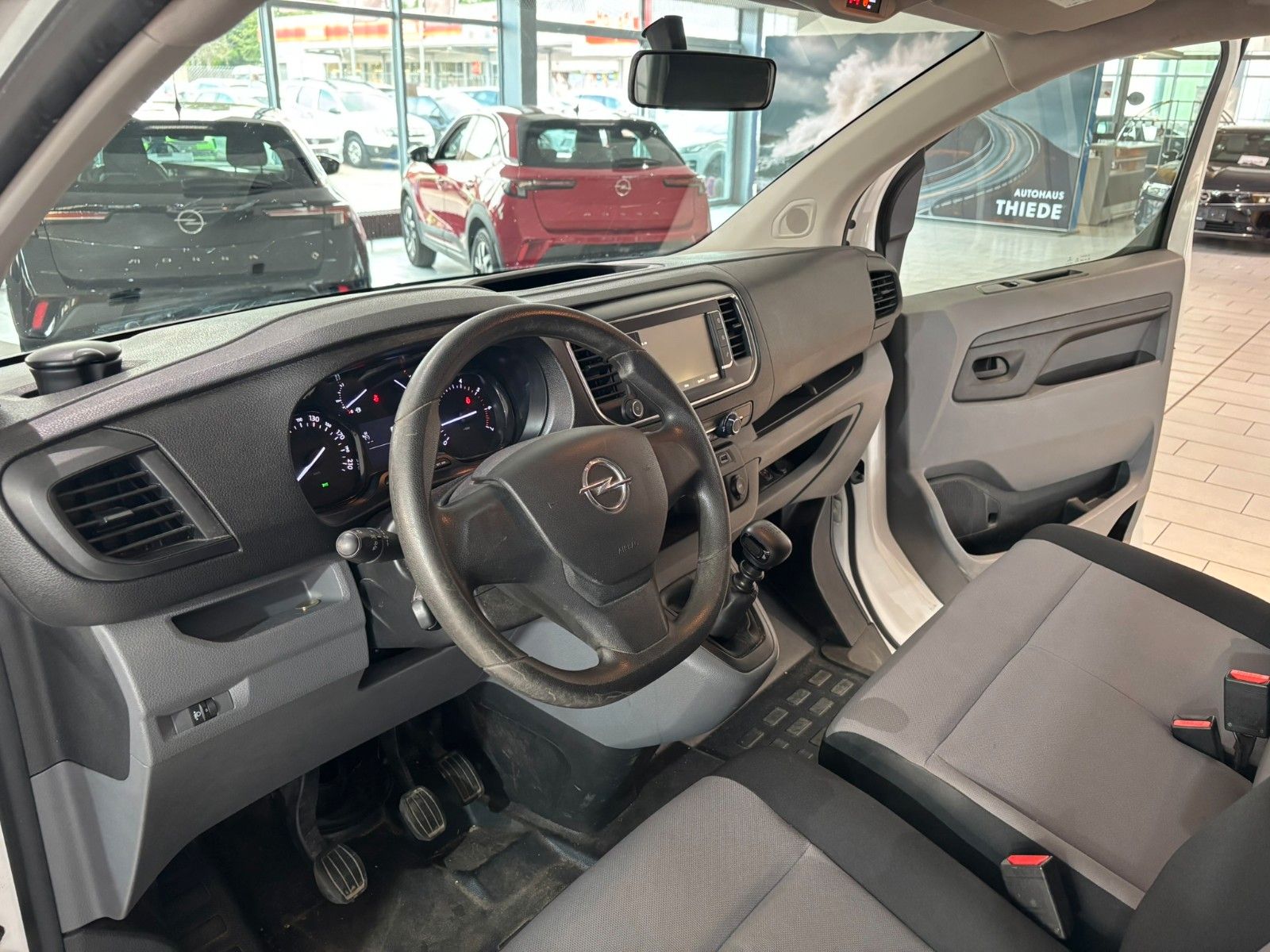 Fahrzeugabbildung Opel Vivaro Kombi M 1.5D 6-SITZER/AHK/PDC/SOLARPROTEC