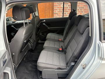 Volkswagen Touran - 12