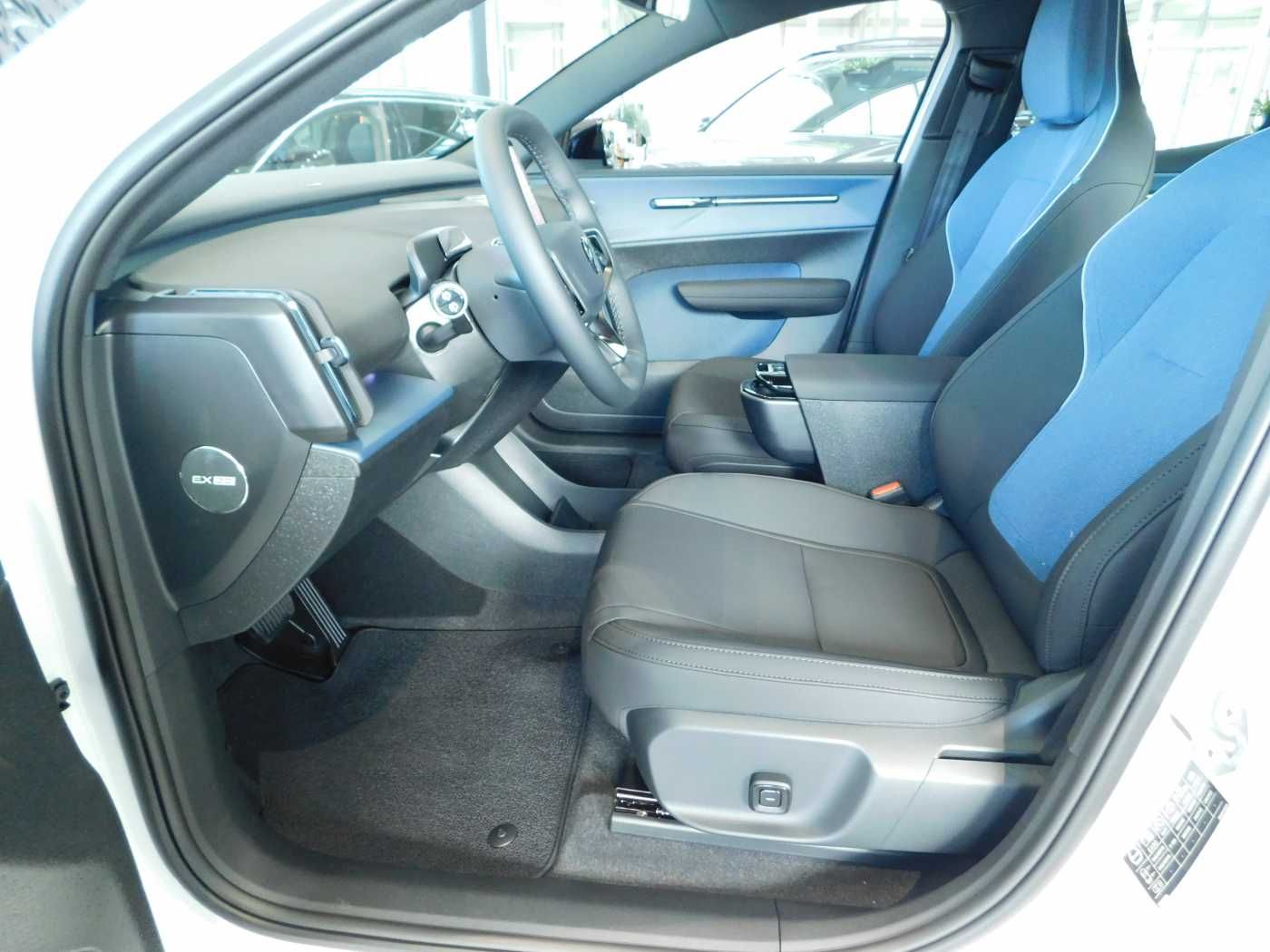 Fahrzeugabbildung Volvo EX30 Single Extended Range RWD Plus