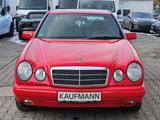 Mercedes-Benz E 230 E230 - Mercedes-Benz E 230 mit Benzin-Antrieb