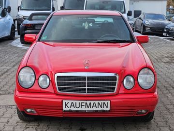 Mercedes E 230 - 2