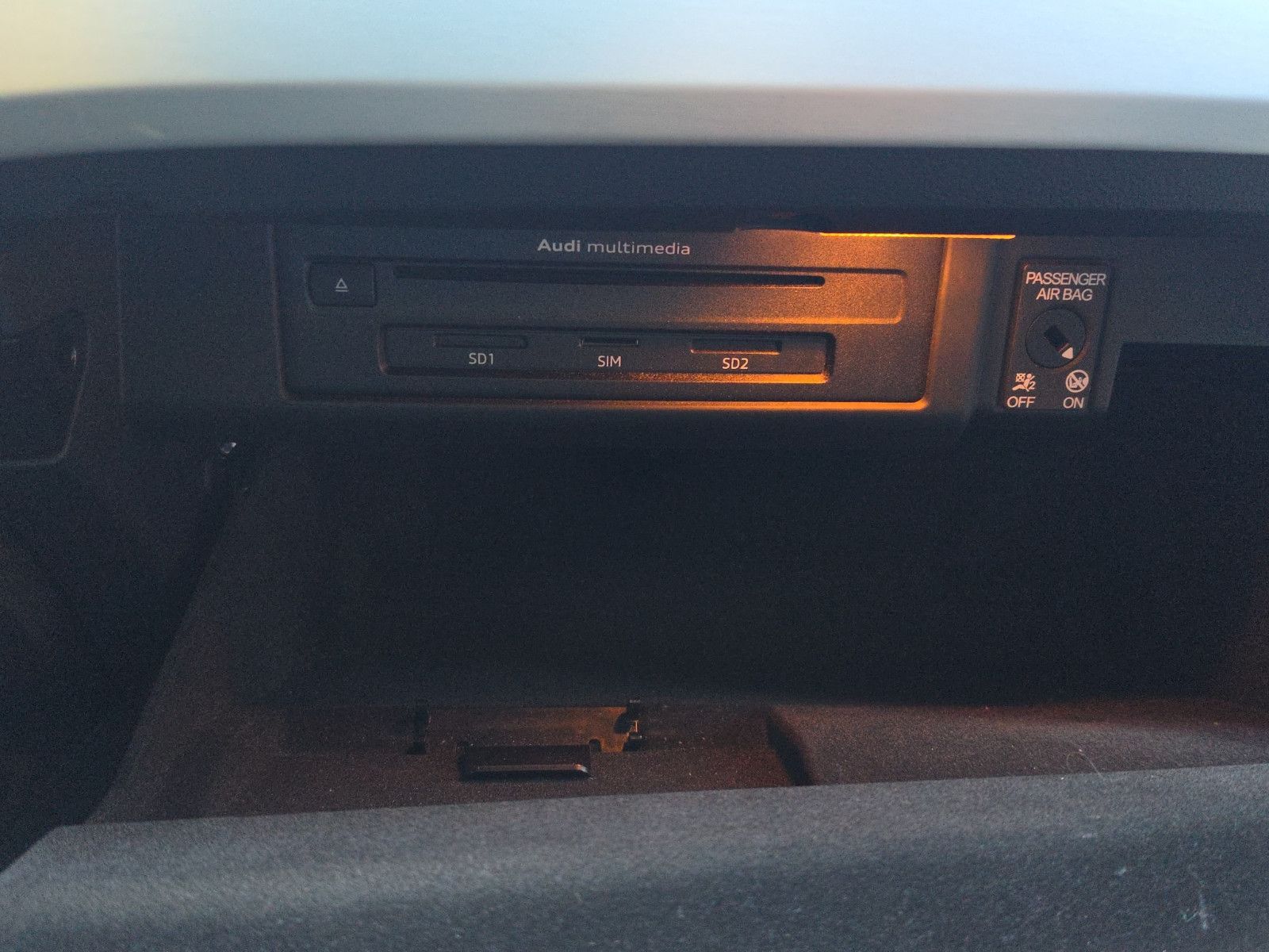 Fahrzeugabbildung Audi A4 AVANT SPORT S-LINE AUTOMATIK AUS 1.HAND