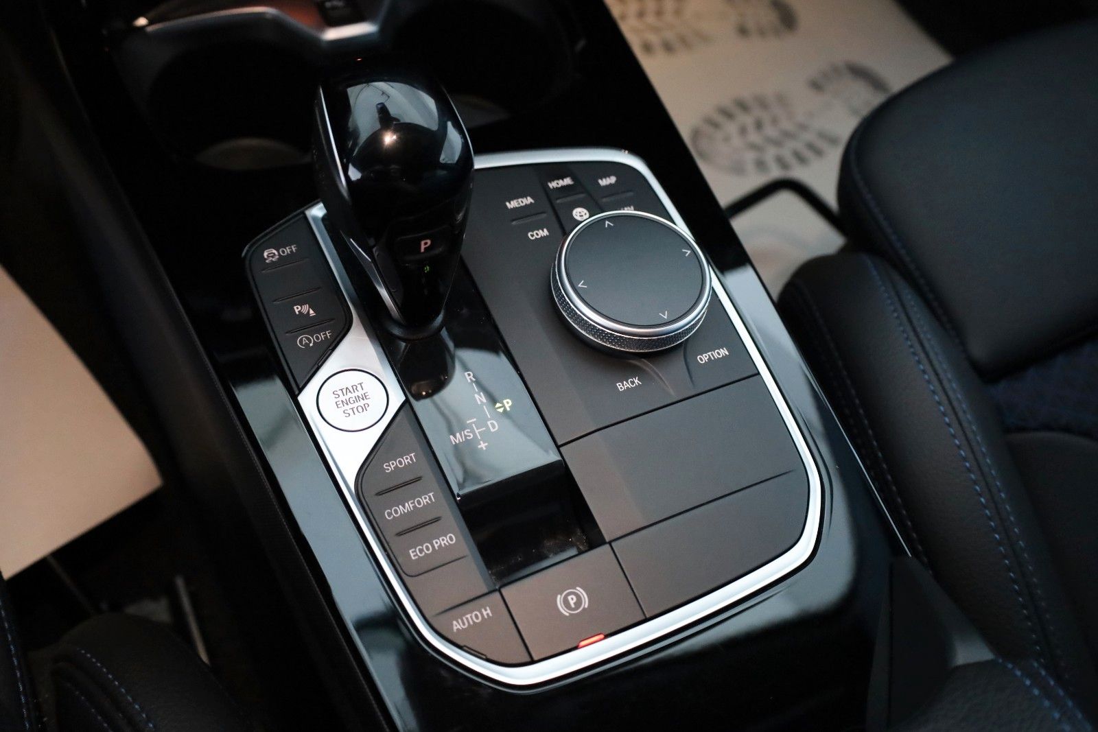 Fahrzeugabbildung BMW 120 i M Sport, T.Leder,Navi,LED,SH,Kamera,+WR