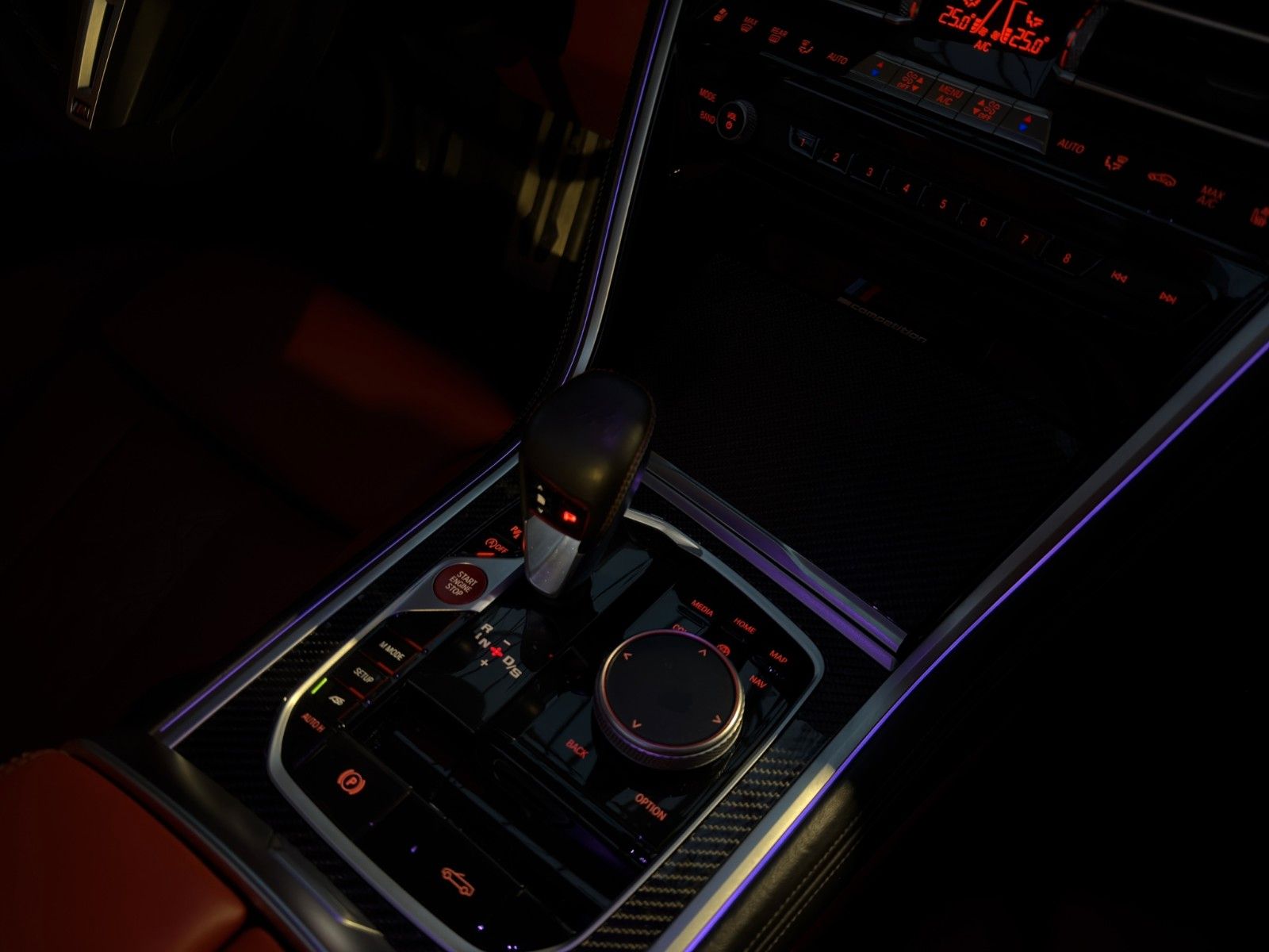 Fahrzeugabbildung BMW M8 Comp xDrive B&W/Keramik/SportAGA/Carbon/Laser