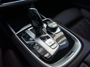 BMW 750 - 9