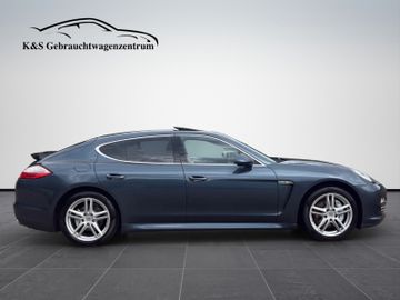 Porsche Panamera - 4