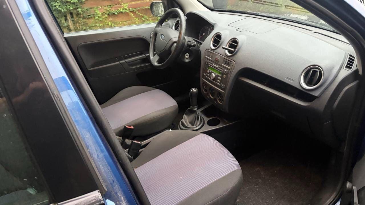 Ford Focus 2008 — interior