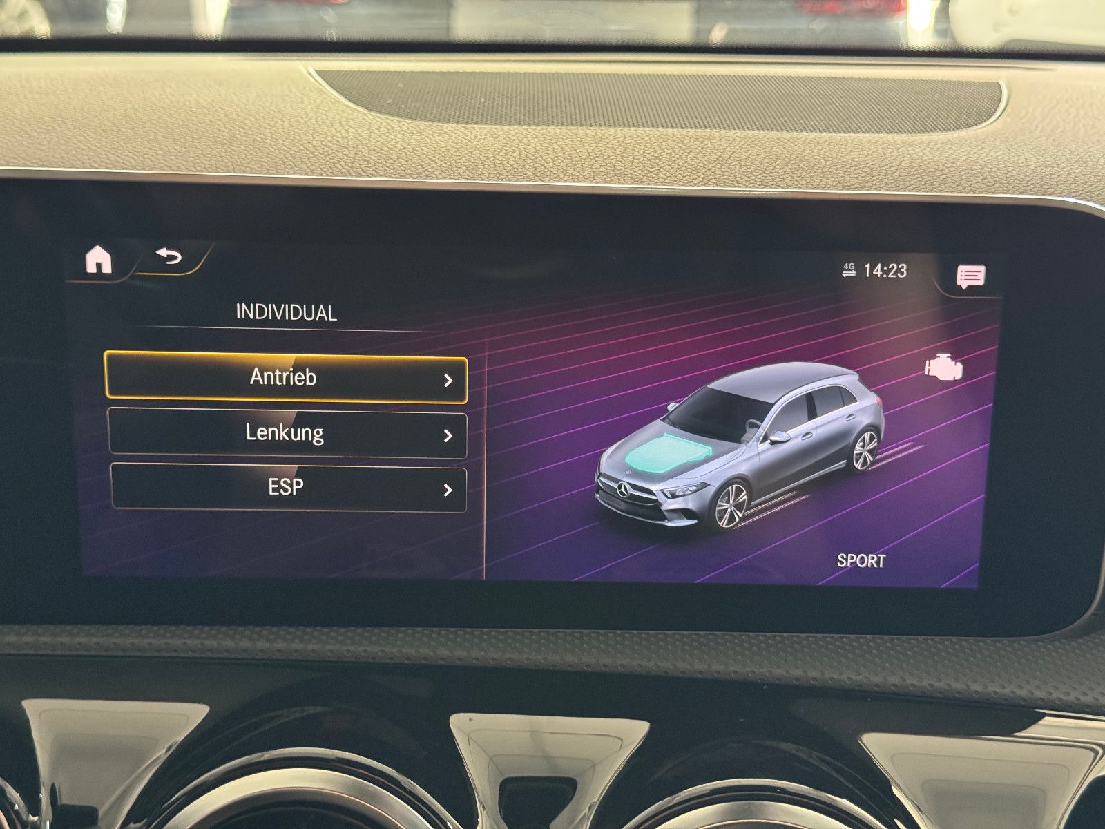 Fahrzeugabbildung Mercedes-Benz A 180 d PROGRESSIVE SPORTPAKET LED NAVI MBUX +