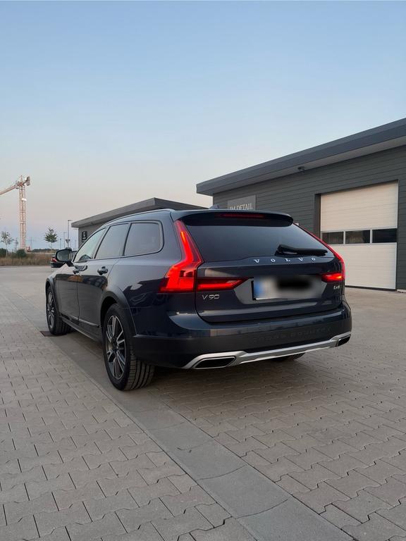 Volvo V90 Cross Country
