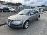Volkswagen Passat Lim. 1.6i Comfortline Family TÜV