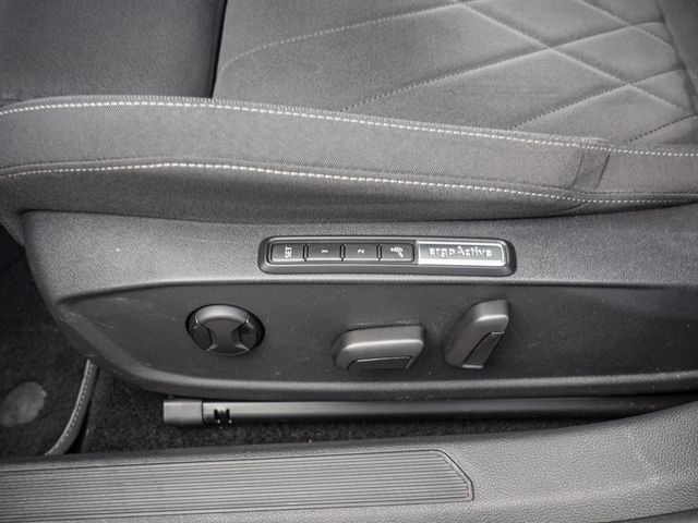 Golf VIII 1.5 TSI Style AHK ACC PANO MATRIX-LED