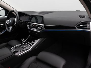 Fahrzeugabbildung BMW 330e xD Sport Line 360°DAB Stop&Go LED Alarm AHK
