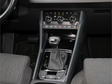 Skoda Karoq Style 1.5 TSI DSG AHK NAVI LED