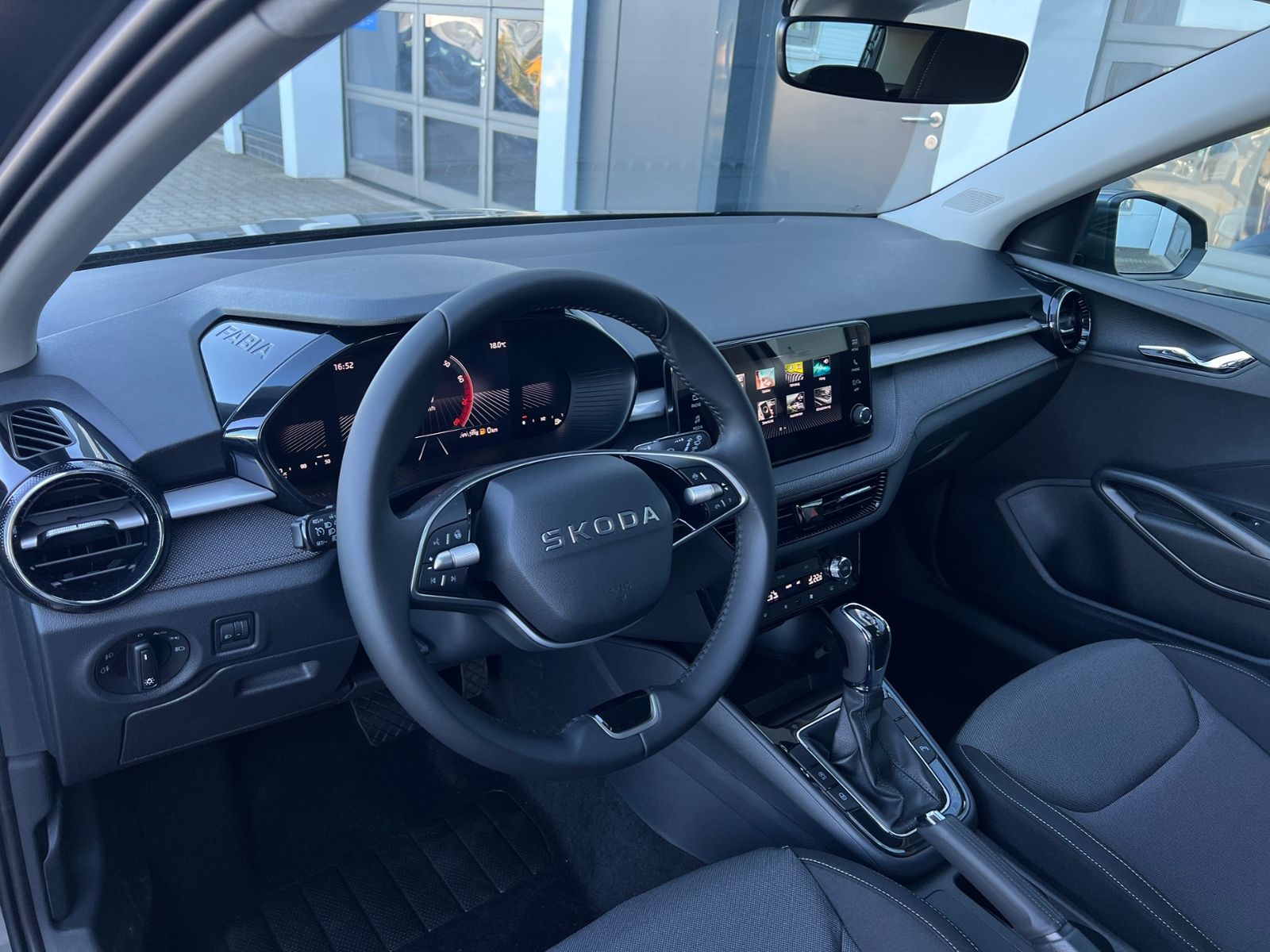 Fahrzeugabbildung SKODA Fabia Selection 1.0 TSI DSG *LED, KESSY, Rückfah