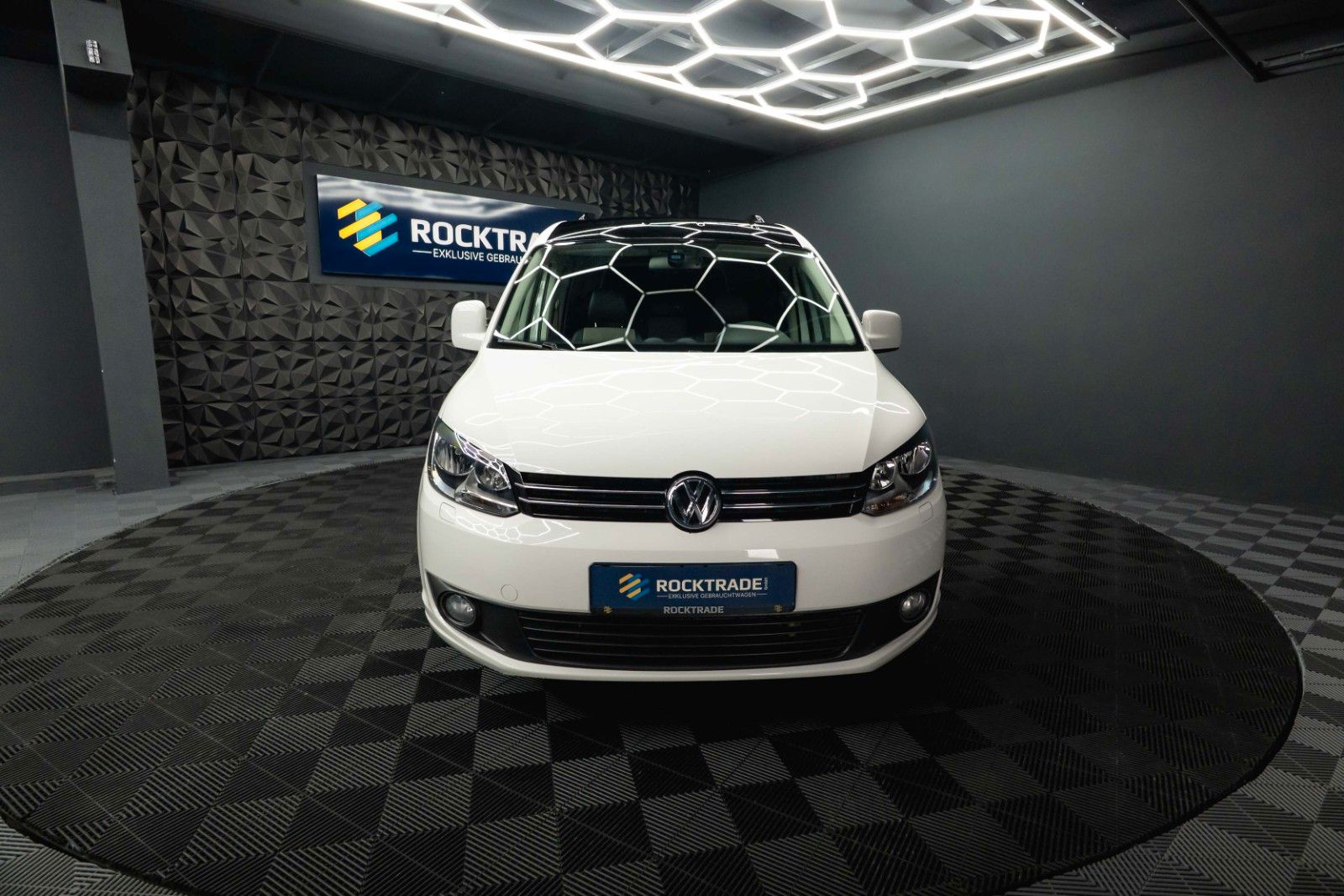 Fahrzeugabbildung Volkswagen Caddy 1.6 TDI DSG Edition 30 Sport | Alcantara