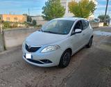 Lancia Ypsilon 1.3 Multijet 95 CV euro 6 - silberne Lancia Ypsilon