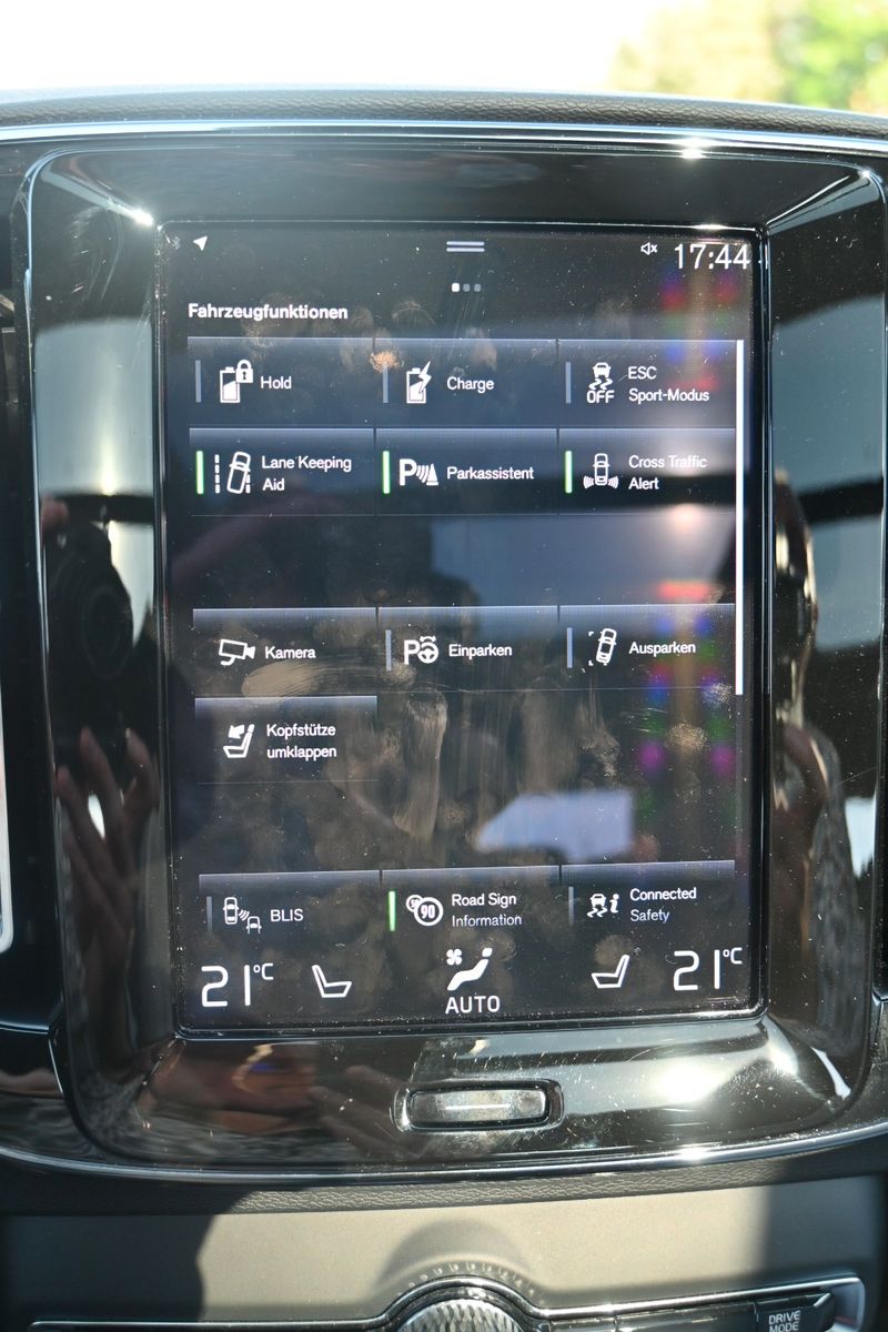 Fahrzeugabbildung Volvo XC40 Ultimate Dark T5 PHEV Ultimate*360°*PANO*